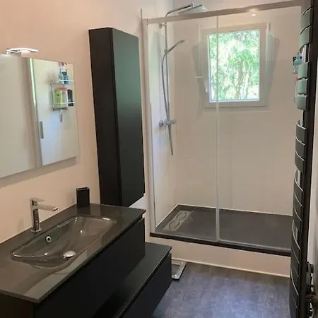 NIMES Villa au calme avec Jardin, Piscine et Terrain pétanque à 5 min du centre ville Villa Nîmes