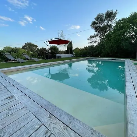 Villa NIMES Villa au calme avec Jardin, Piscine et Terrain pétanque à 5 min du centre ville
