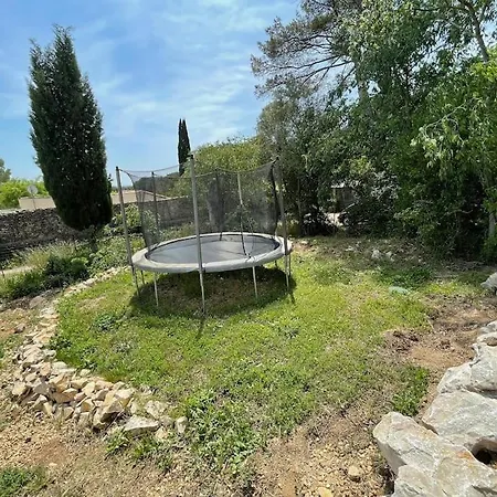 NIMES Villa au calme avec Jardin, Piscine et Terrain pétanque à 5 min du centre ville Villa *