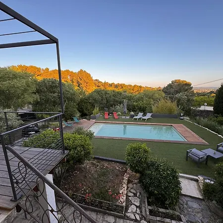 NIMES Villa au calme avec Jardin, Piscine et Terrain pétanque à 5 min du centre ville