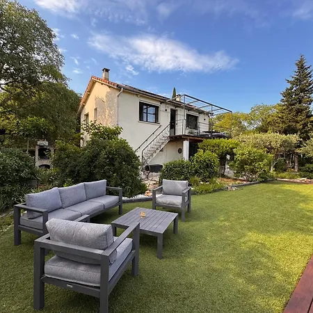 NIMES Villa au calme avec Jardin, Piscine et Terrain pétanque à 5 min du centre ville * Nîmes