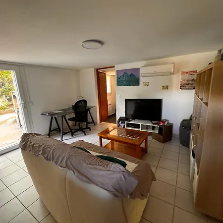 Au Calme Avec Jardin, Piscine Et Terrain Petanque A 5 Min Du Centre *